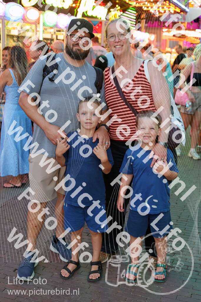 2982