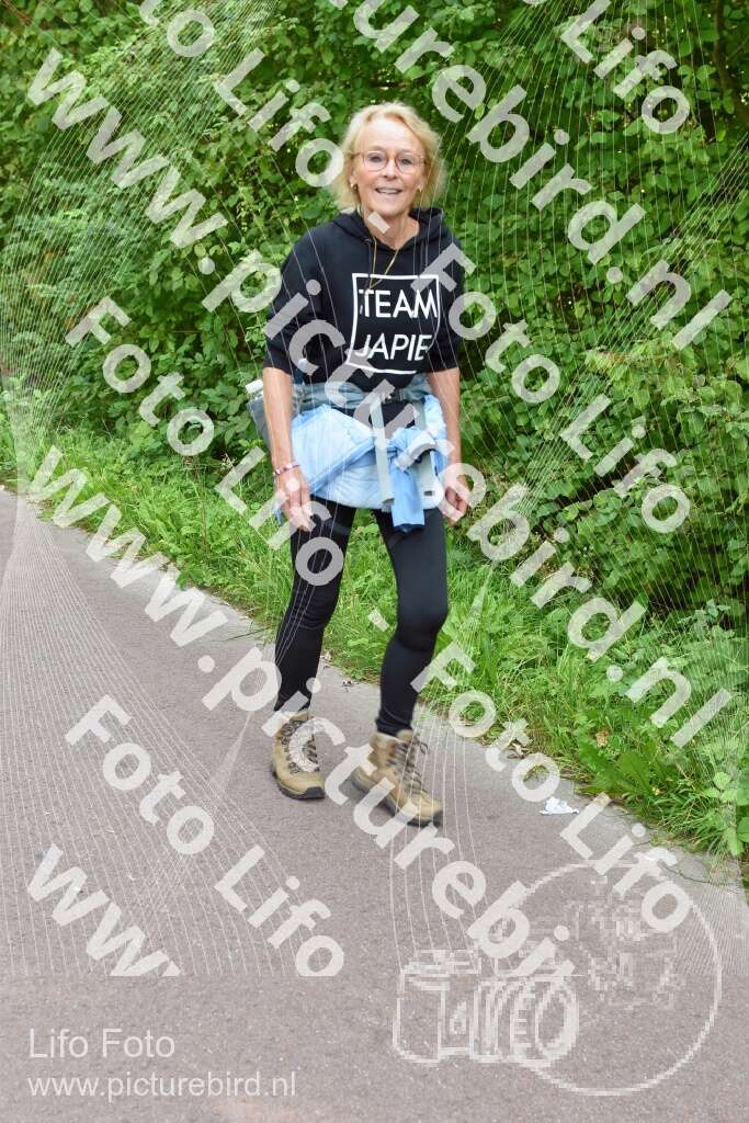 896