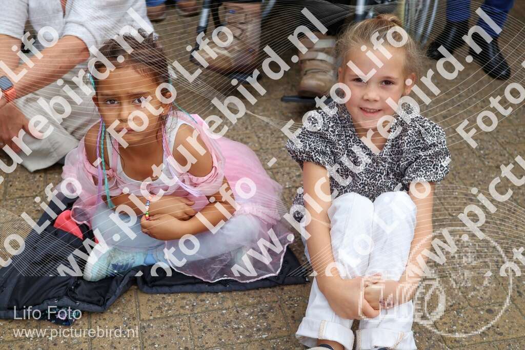3052