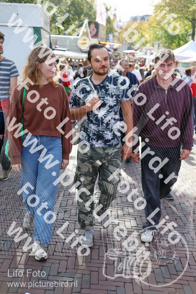 1521