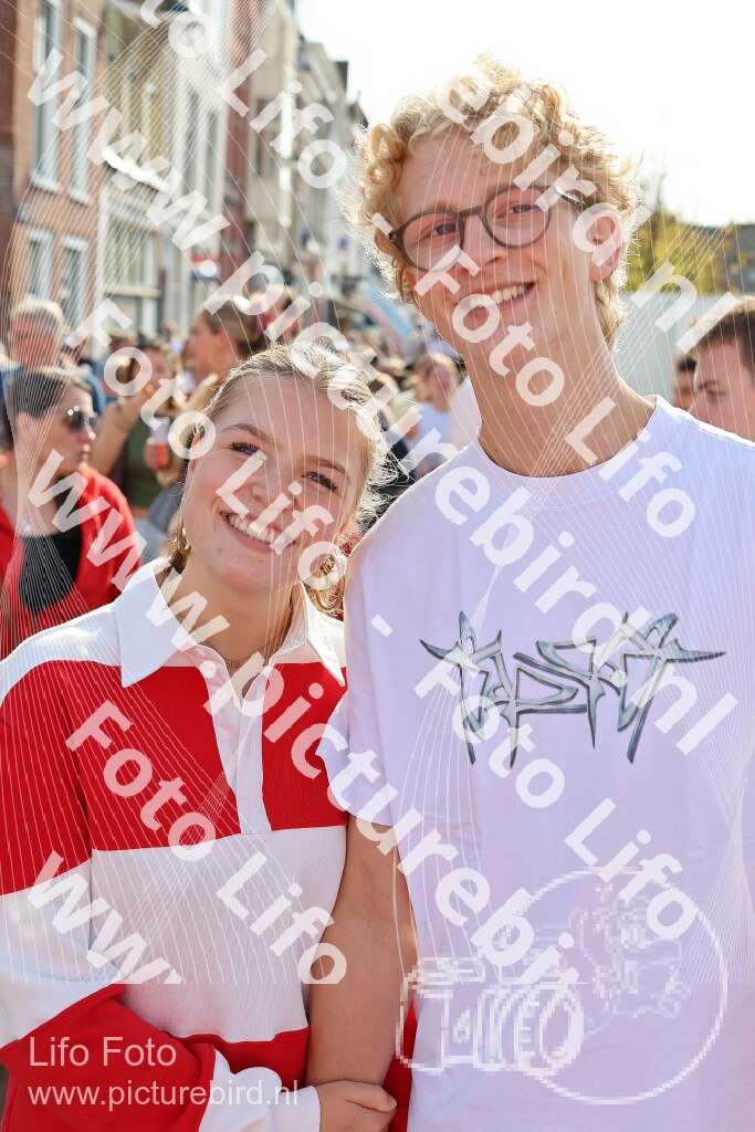 1523